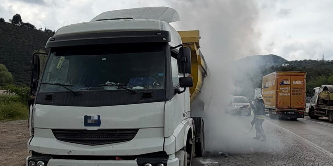 Ordu'da seyir halindeki hafriyat kamyonunda yangın