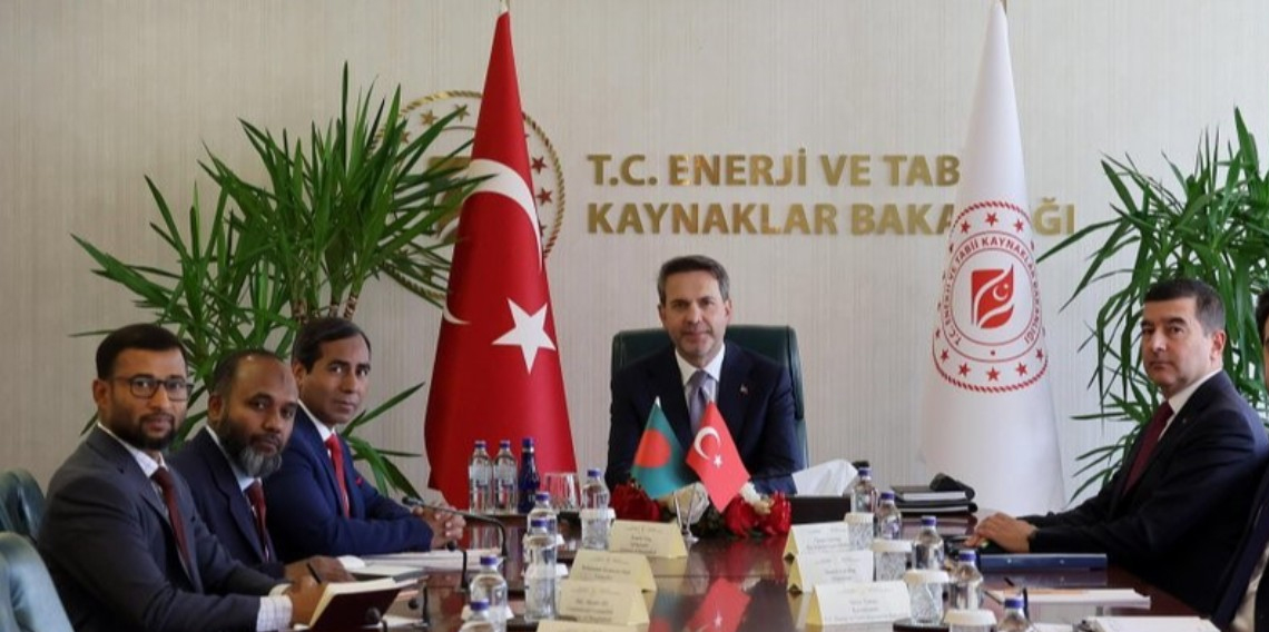 Bakan Bayraktar, Bangladeş’in Ankara Büyükelçisi Haq’ı kabul etti
