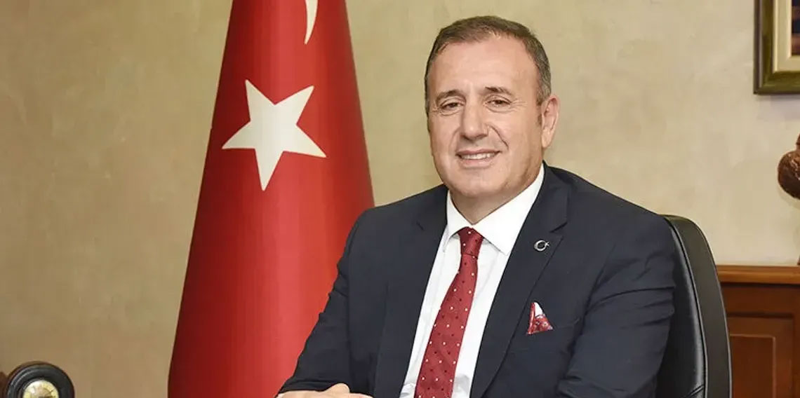 Başkan Çelebi adaylığını açıkladı: “Yeni bir dönemin eşiğindeyiz”