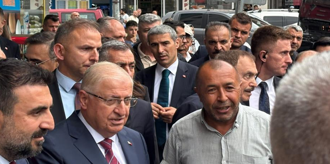 Bakan Güler Afyonkarahisar'da esnaf ile buluştu