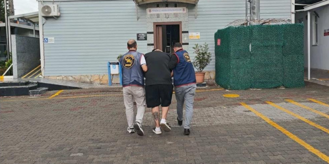Hapis cezasıyla aranan 2 firari İstanbul'da yakalandı