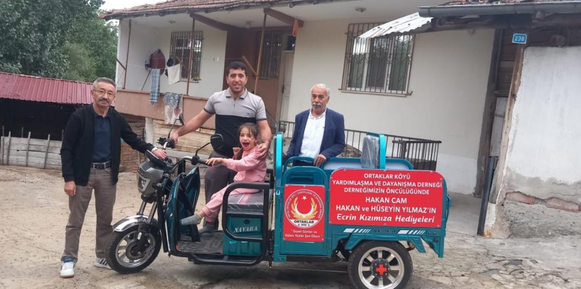Minik Ecrin'in elektrikli araç sevinci