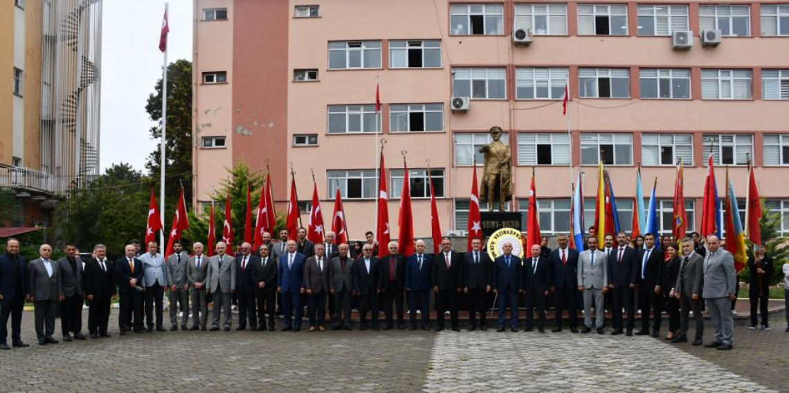 Vezirköprü’de İlköğretim Haftası kutlandı