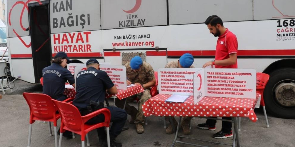 Bayburt’ta jandarma personelinden anlamlı destek! Kızılay’a kan bağışı
