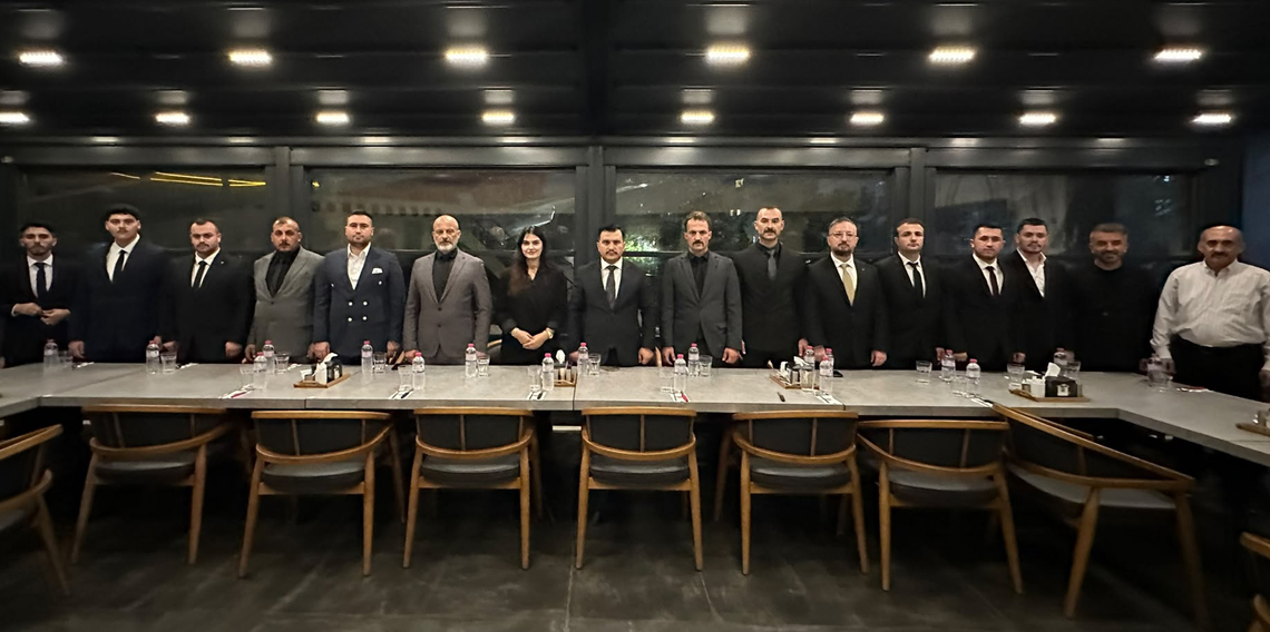 Ülkü Ocakları Trabzon'da yeni yönetimi ile ilk toplantısını gerçekleştirdi
