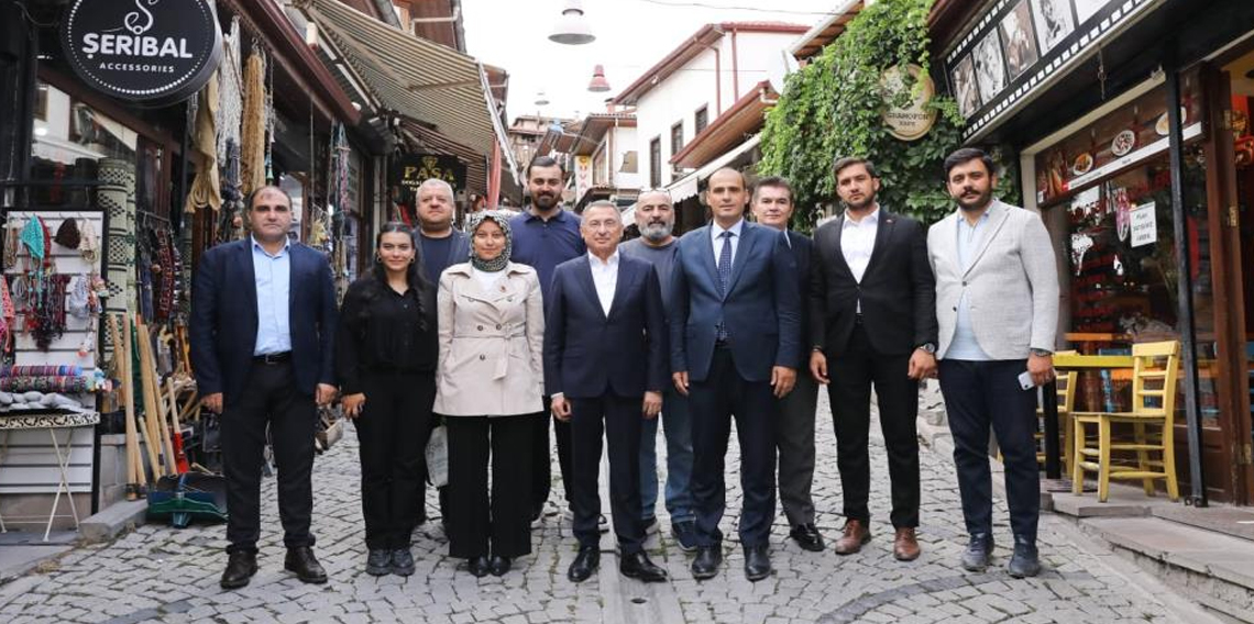 Fuat Oktay, Ulus’ta vatandaş ve esnafla bir araya geldi