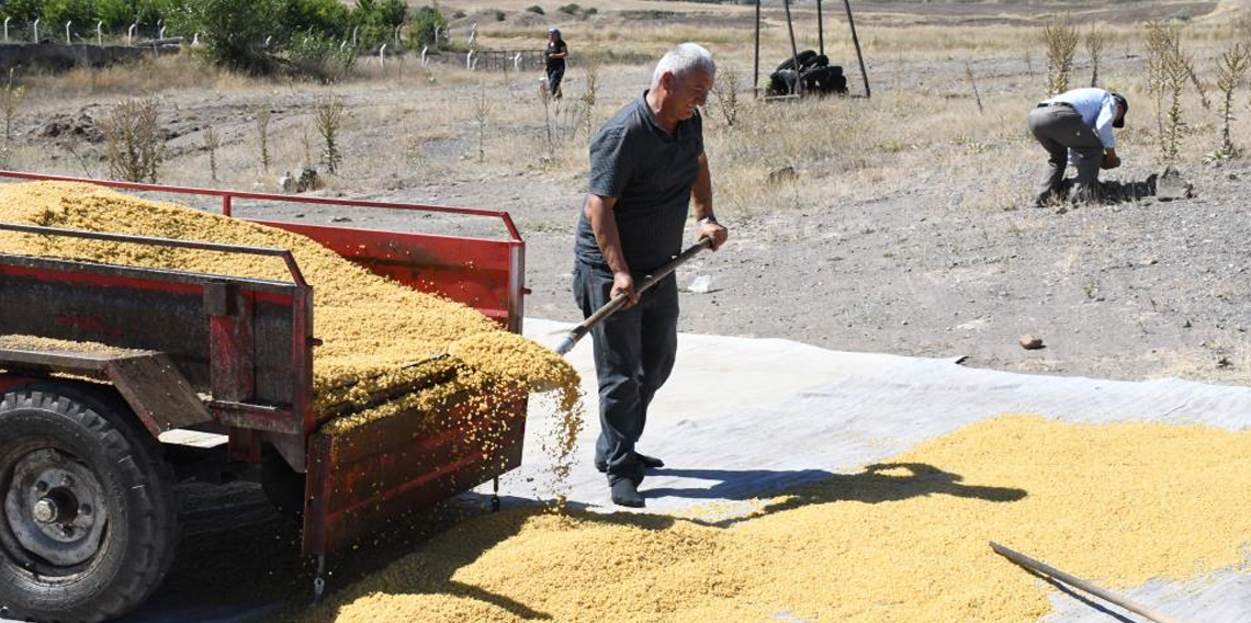 Ata mesleğini geleneksel yöntemlerle sürdürüyor, 41 yıldır bulgur üretiyorlar