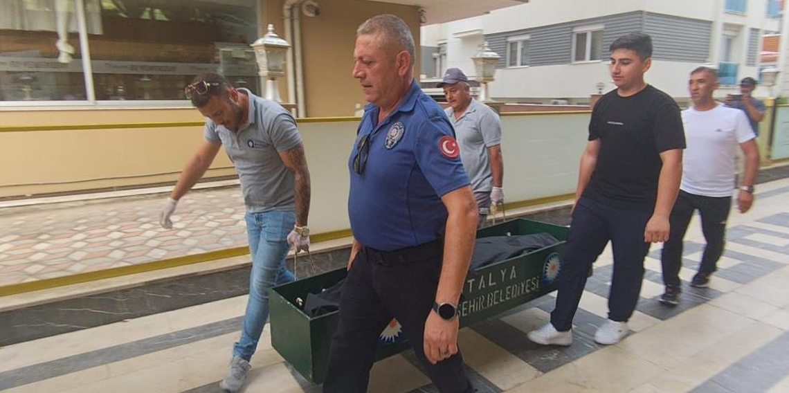 Rus uyruklu turist konakladığı otelin koridorunda ölü bulundu