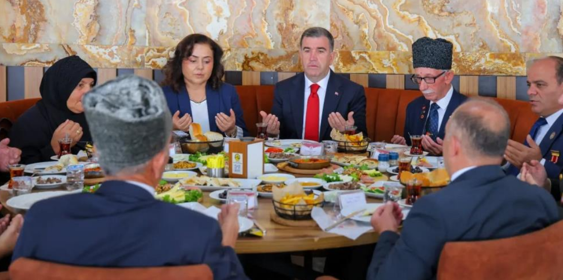 Bayburt’ta gaziler ve şehit aileleri kahvaltıda bir araya geldi