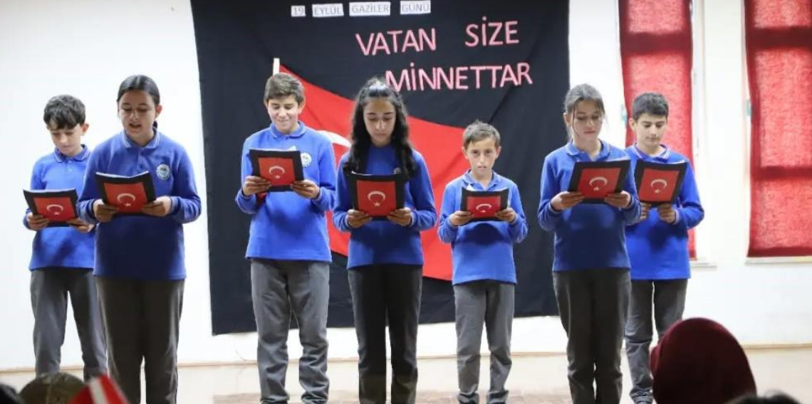 Bayburt’ta öğrencilerden 'Gaziler Günü' programı