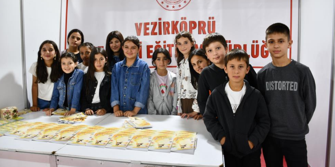Hayalbaz öğrencilerden masal kitabı