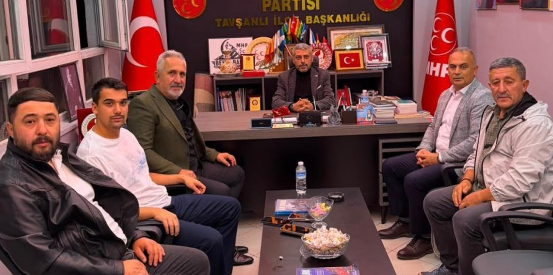 Kıbrıs’taki kazada yaralanan Akkaya ailesinden MHP’ye teşekkür ziyareti