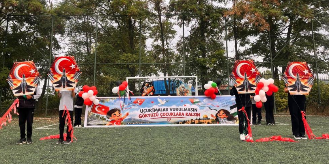 Ladik’te uçurtmalar çocuklar için gökyüzüne yükseldi