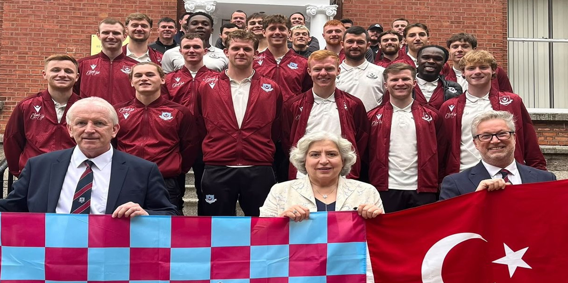  Drogheda United'dan anlamlı ziyaret