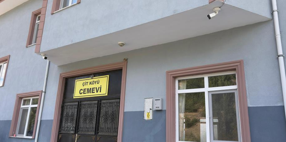 Ankara’da bir araçta ölü bulunan şahıslar toprağa verildi