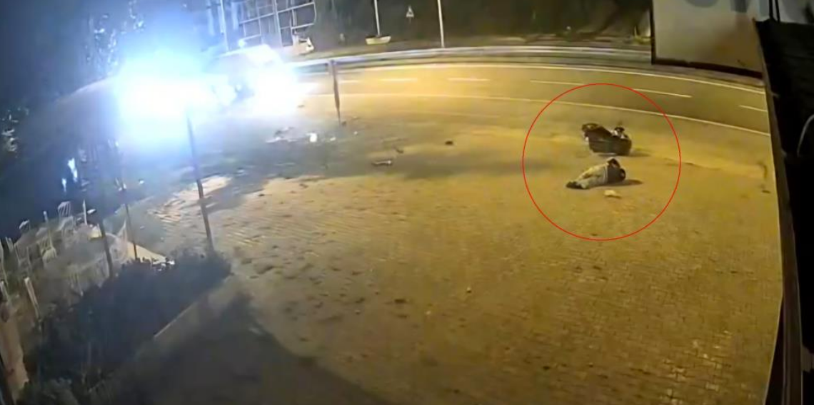 Motosiklet sürücüsü trafik levhasına çarptı