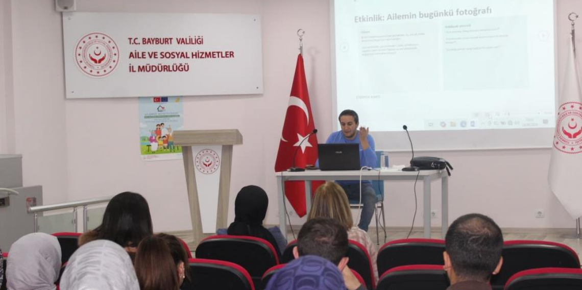 Sosyal hizmet personeline aile çalışmaları konusunda eğitim verildi