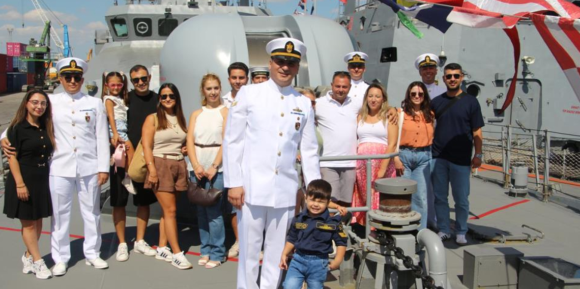 TCG Karataş gemisinde personelin ailesi ağırlandı