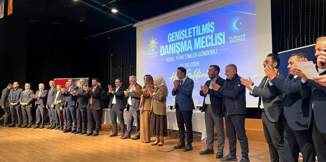 Ataşehir'de CHP'li 6 belediye meclis üyesi AK Parti'ye katıldı