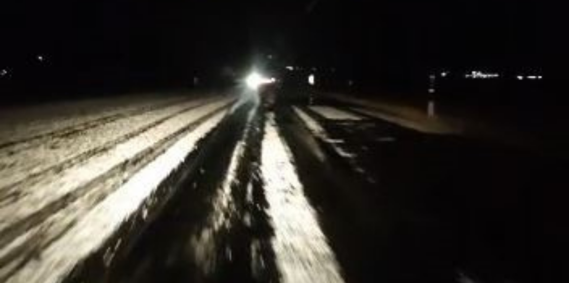Ardahan'da dolu yağışı: Yollar beyaza büründü