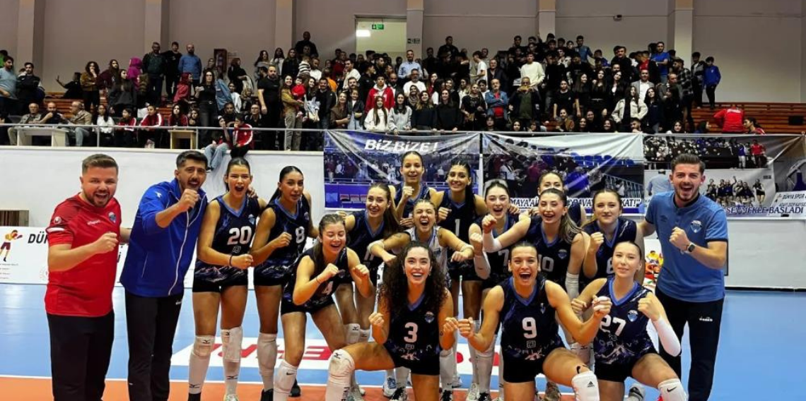 Kayseri Atletikspor Voleybol takımı evinde kazandı