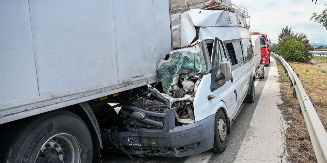 Mersin Tarsus'ta zincirleme kaza: 11 kişi yaralandı...