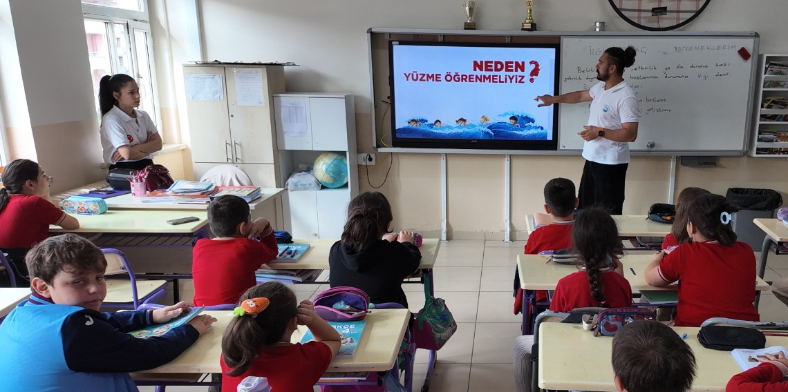 Ortahisar Belediyesi, öğrencileri suda boğulma olaylarına karşı bilinçlendiriyor