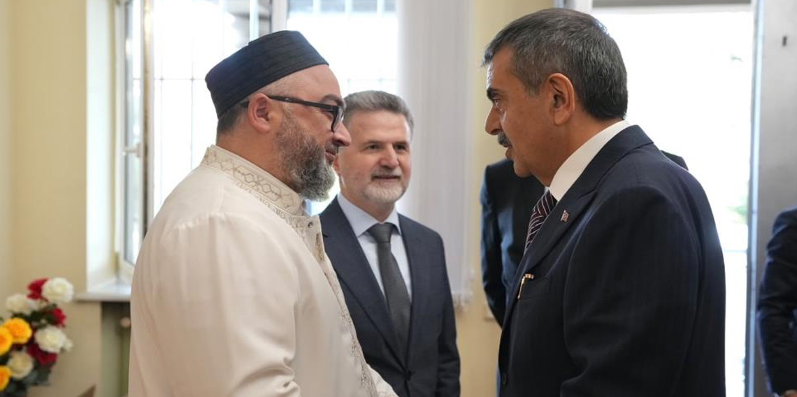 Bakan Tekin, Tiflis'te Gürcistan Müslümanları İdaresi’ni ziyaret etti
