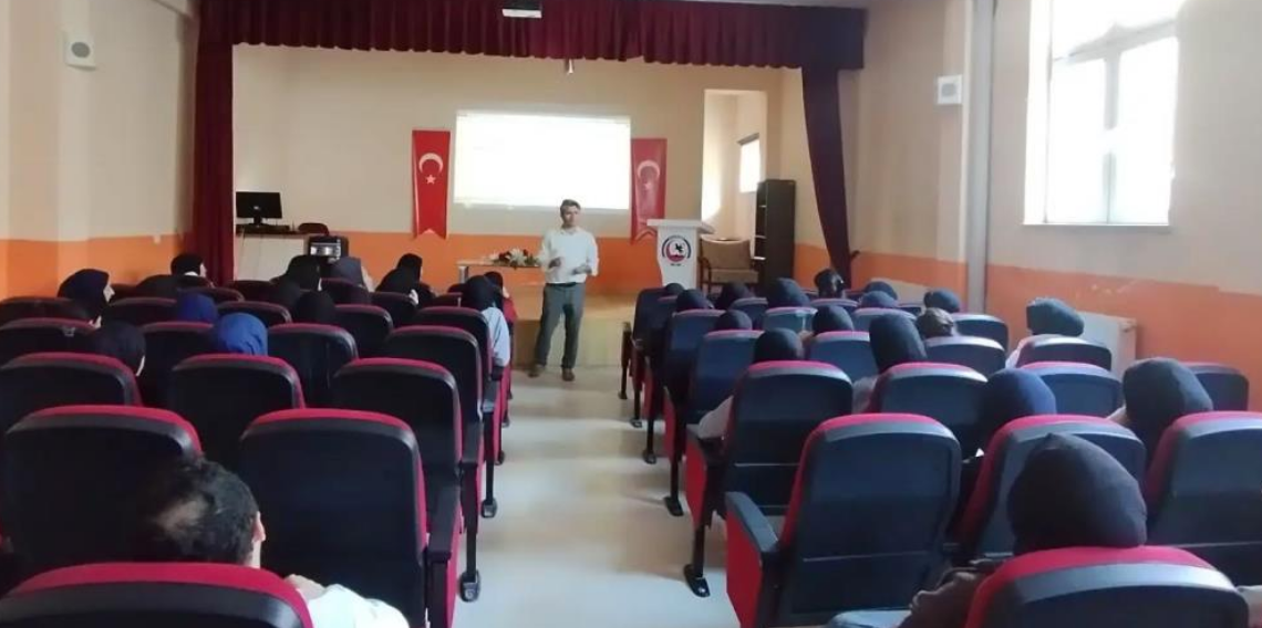 12. sınıf öğrencilerine YKS ve tercih süreci anlatıldı