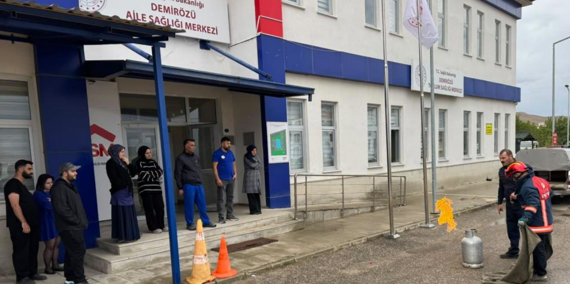 Demirözü’nde sağlık personeline yangın eğitimi verildi