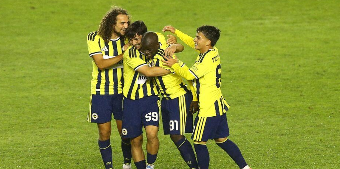 Fenerbahçe, olaylı maçta Turan Tovuz'u 2-0 mağlup etti