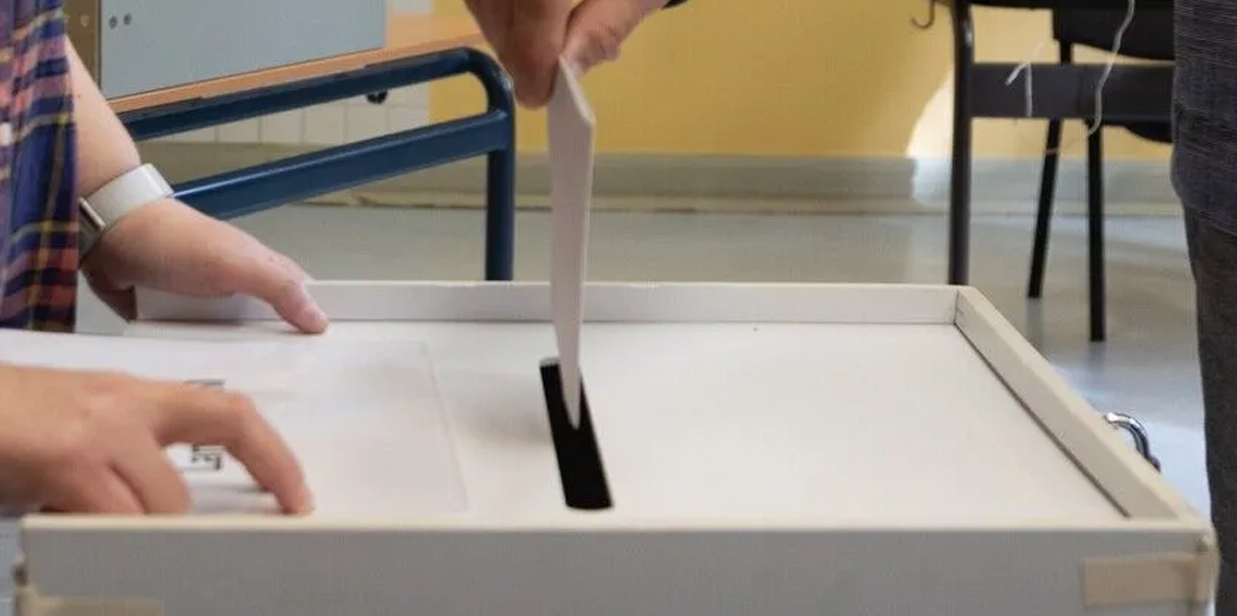Letonya seçiminde merkez sağ önde, popülistler güç kazandı