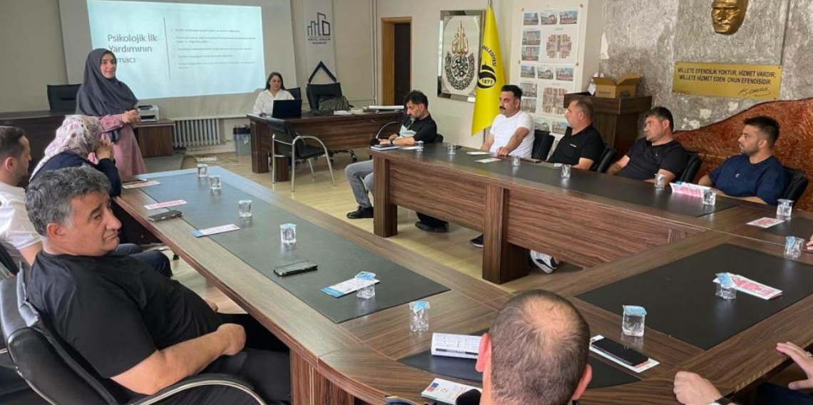 Belediye personeline psikolojik ilk yardım eğitimi verildi