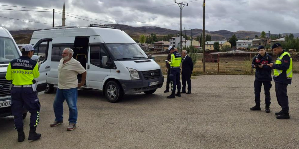 Bayburt’ta okul servislerine sıkı denetim: Güvenlikleri tek tek kontrol edildi