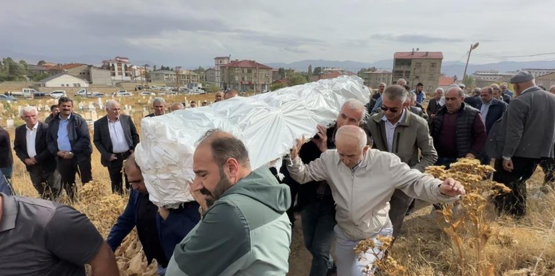 Umre dönüşü kalp krizi geçiren vatandaş son yolculuğuna uğurlandı