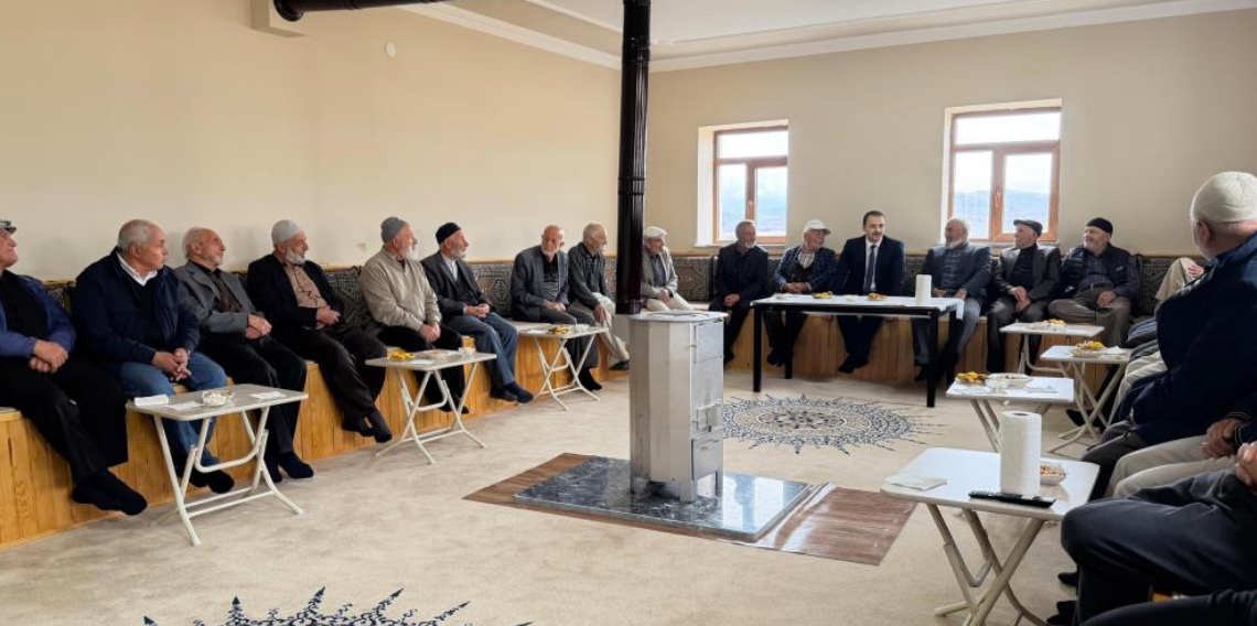 Demirözü Kaymakamı Ahat, Bayrampaşa köyünde vatandaşlarla buluştu