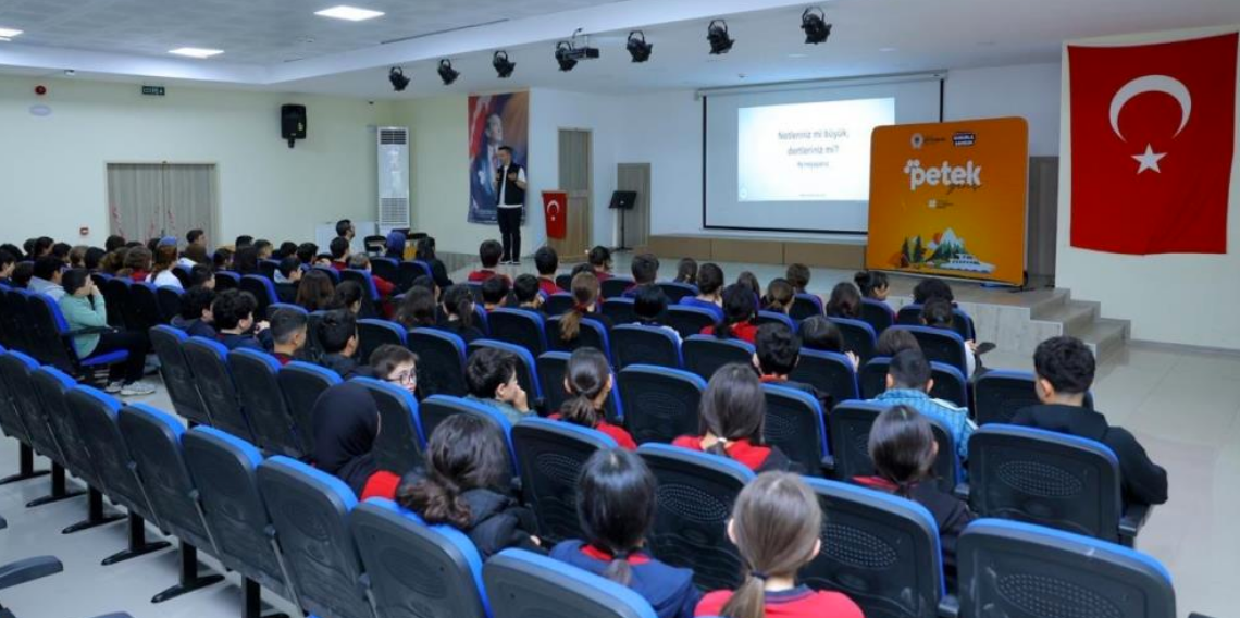 Petek Genç, 447 okulda öğrencilere ulaşacak