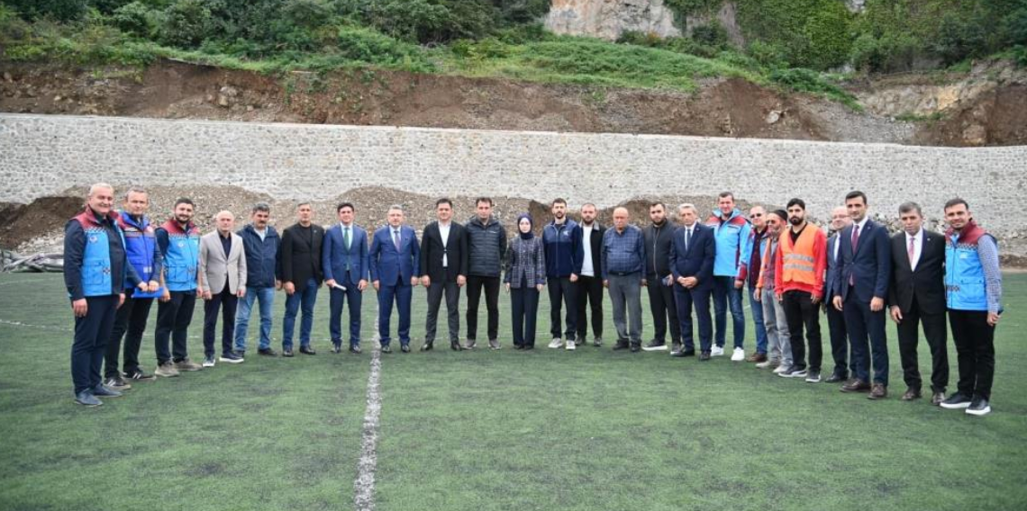 Maşatlık Futbol Sahası taş düşmelerine karşı güvenli hale getiriliyor