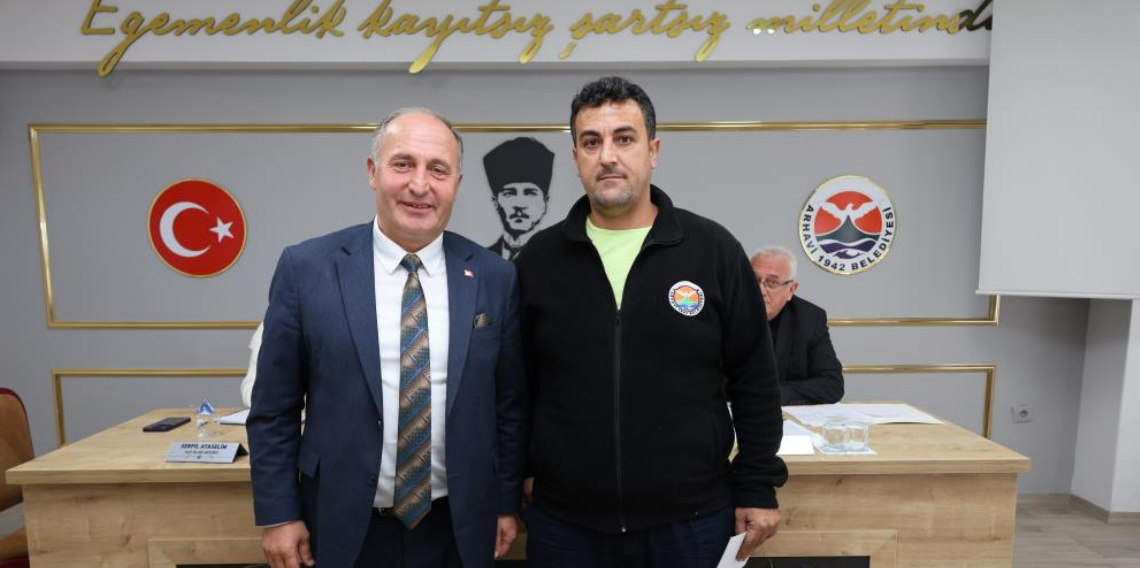 Yerde bulduğu altını sahibine teslim etti: Belediye çalışanına 5 bin TL ödül