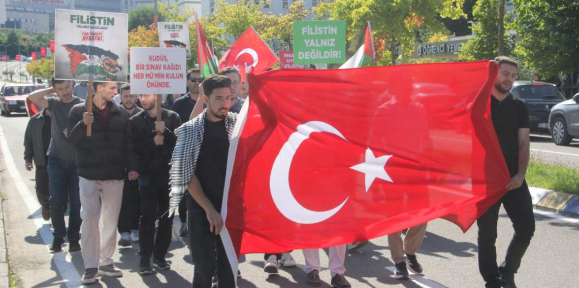 ODÜ'de, Filistin ve Doğu Türkistan'daki zulme karşı yürüyüş yapıldı