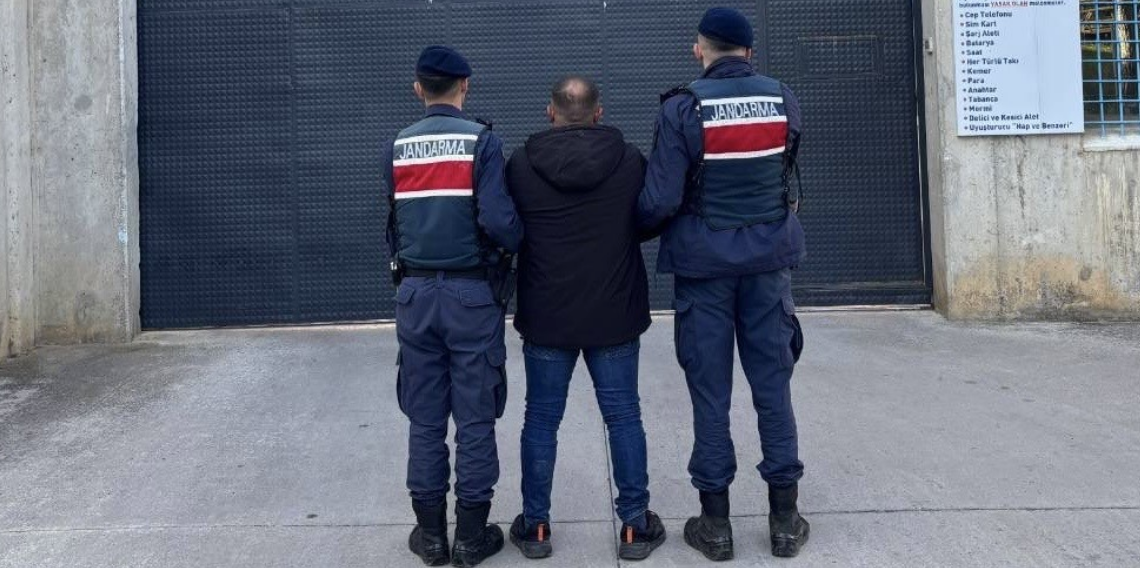 Bafra'da 9 yıl 2 ay hapis cezasıyla aranan şahıs jandarma tarafından yakalandı