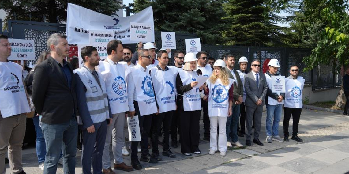 Mühendis Tek-Sen Konfederasyonu'ndan Bakanlık önünde özlük haklarında ve ücretlerde iyileştirme talebi