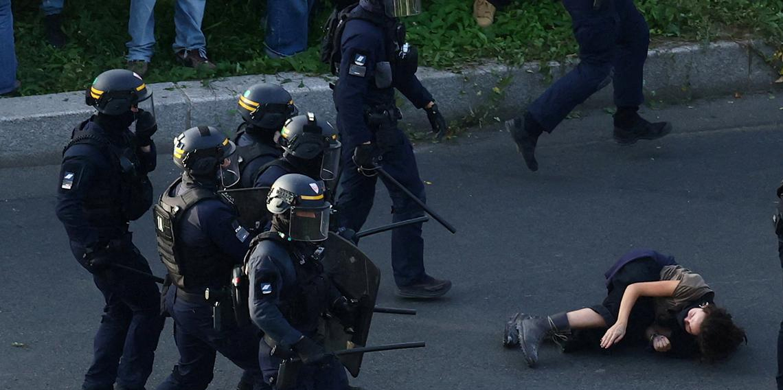 Fransa'da öğrenci protestoları ülkeyi kaosa sürükledi