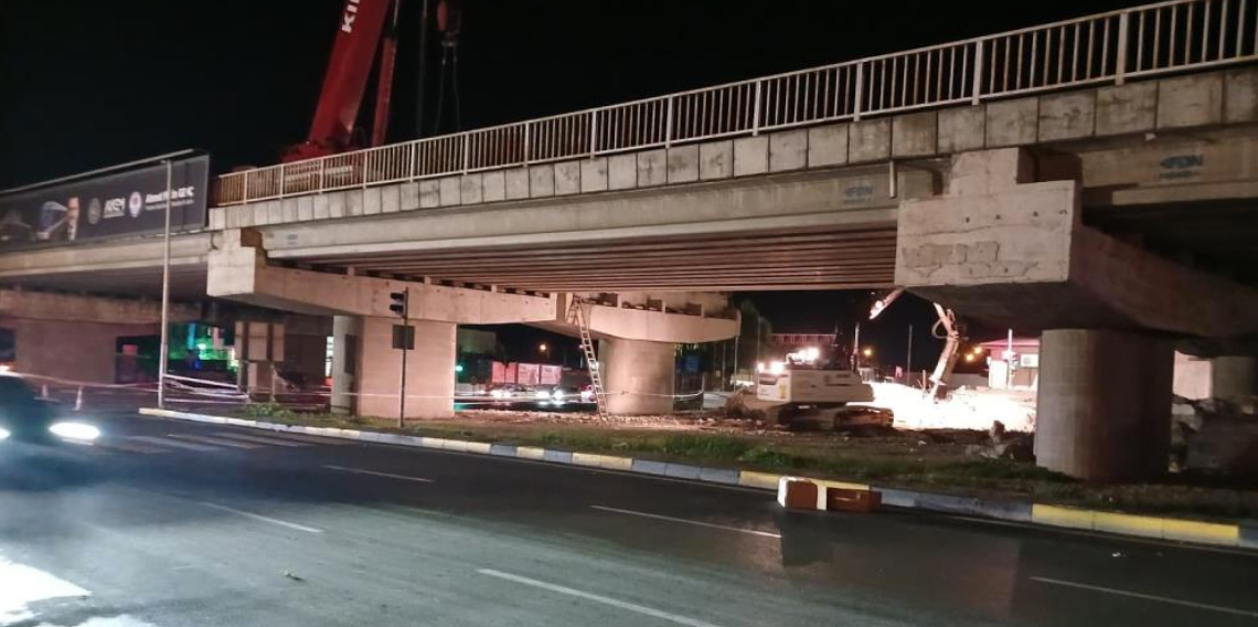 Trabzon’da Reşadiye Viyadüğü’nde gece mesaisi! Tonlarca beton blok vinçlerle kaldırılıyor