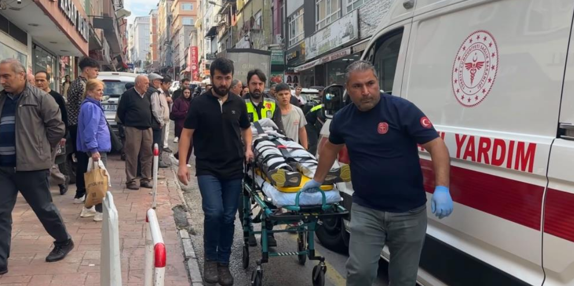 Motosikletinden inen kuryeye SUV araç çarptı