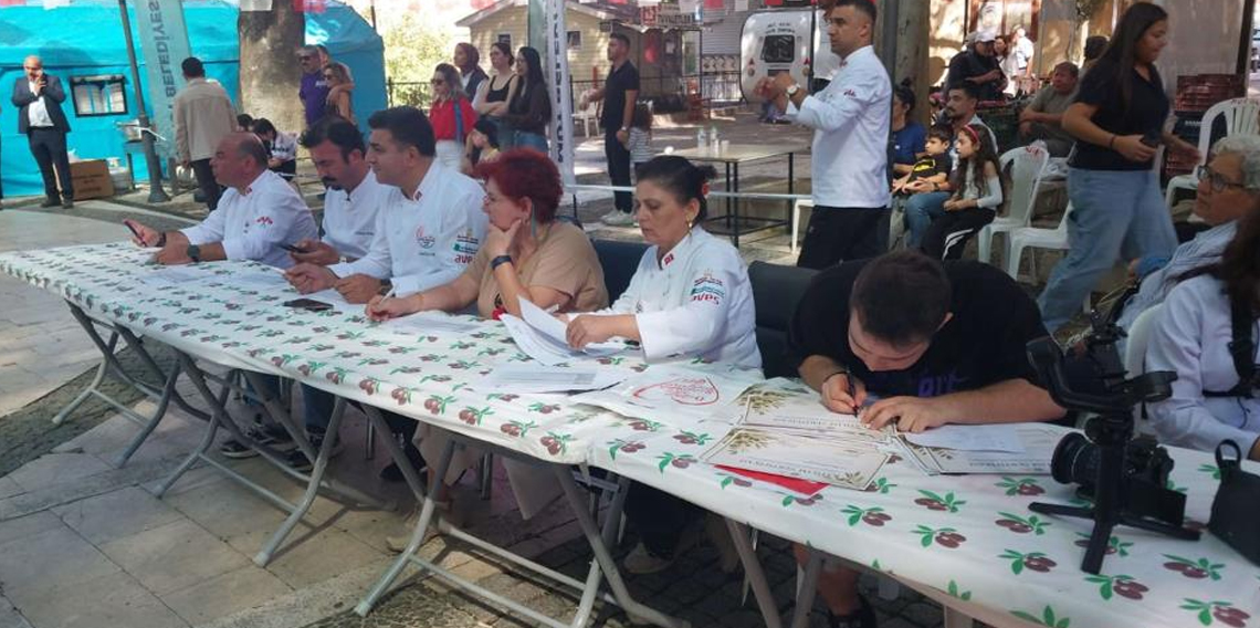 Festivalde en iyi zeytinyağlı yemek için yarıştılar