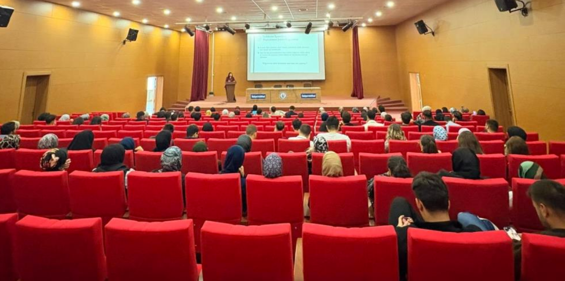 Bayburt'ta üniversite öğrencilerine şiddetin işaretleri anlatıldı