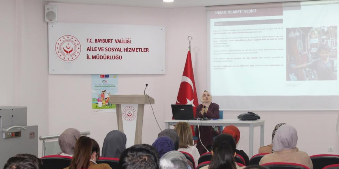 Sosyal hizmet personeli insan ticaretiyle mücadele konusunda bilgilendirildi