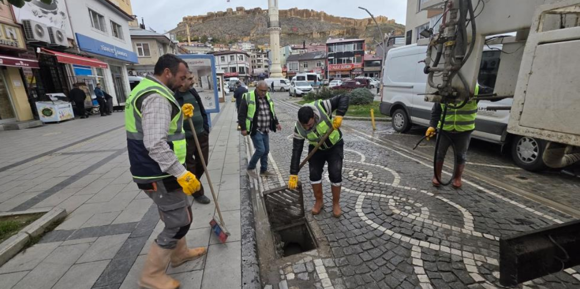 Bayburt’ta yağış öncesi mazgal mesaisi! Ekipler sahada