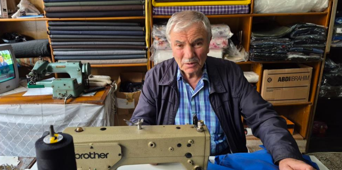 60 yıldır geleneksel terzicilikten ödün vermeden mesleğini icra ediyor